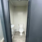 Einfaches WC-Sanitärmodul – graue Farbe
