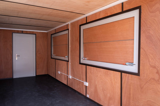 20-Fuß-Seecontainer mit doppelter Serviceklappe. (Ref: 21720)