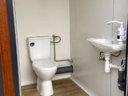 Sanitärcontainer-Pavillon mit drei Kabinen (Ref: S2103)