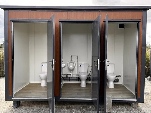 Sanitärcontainer-Pavillon mit drei Kabinen (Ref: S2103)
